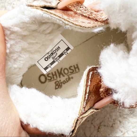 OSHKOSH: Kids Rose Gold Faux Sherpa Lined Boots Sz 7 - Picture 9 of 10